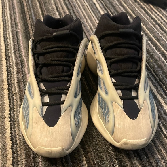 Yeezy Kyanite 700 - Picture 2 of 4